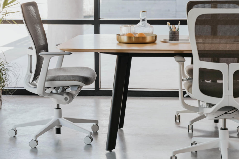 Immerse Round Table in lifestyle shot